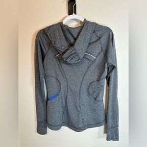 Women’s small Aurorae Pull over athletic top gray blue S